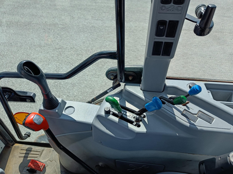 Traktor New Holland Boomer 40: slika Traktor New Holland Boomer 40 Traktor New Holland Boomer 40: slika Traktor New Holland Boomer 40