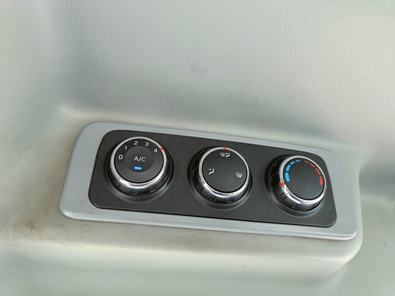 Traktor New Holland Boomer 40: slika Traktor New Holland Boomer 40 Traktor New Holland Boomer 40: slika Traktor New Holland Boomer 40