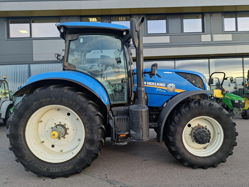 New Holland T7.270 AC - Traktor: slika New Holland T7.270 AC - Traktor New Holland T7.270 AC - Traktor: slika New Holland T7.270 AC - Traktor