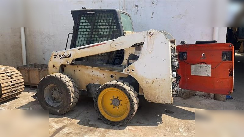 BOBCAT S220 - Mini utovarivač: slika BOBCAT S220 - Mini utovarivač BOBCAT S220 - Mini utovarivač: slika BOBCAT S220 - Mini utovarivač