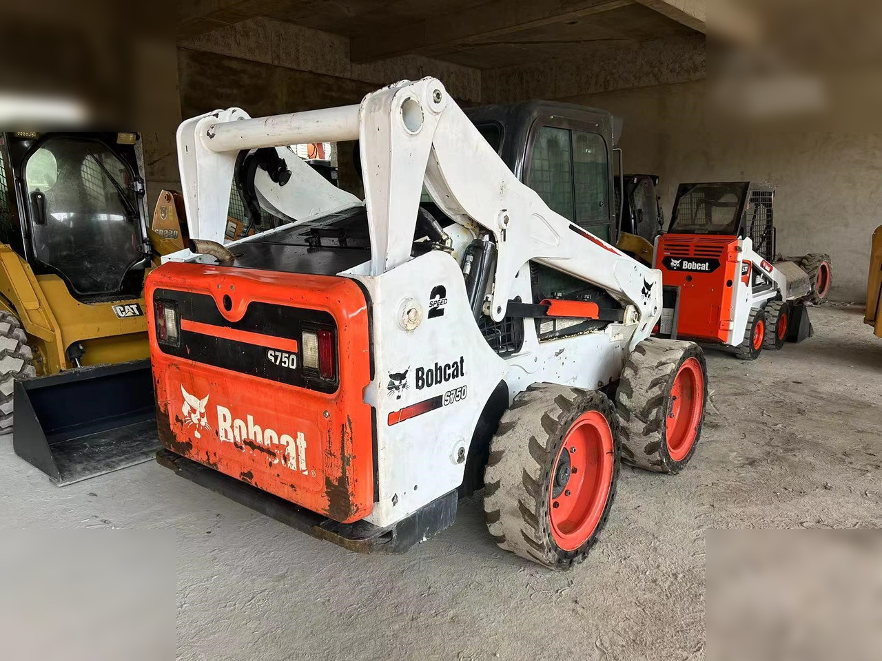 BOBCAT S750 - Mini utovarivač: slika BOBCAT S750 - Mini utovarivač BOBCAT S750 - Mini utovarivač: slika BOBCAT S750 - Mini utovarivač