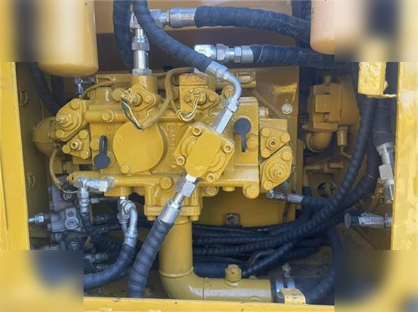 Bager gusjeničar CATERPILLAR 312D: slika Bager gusjeničar CATERPILLAR 312D