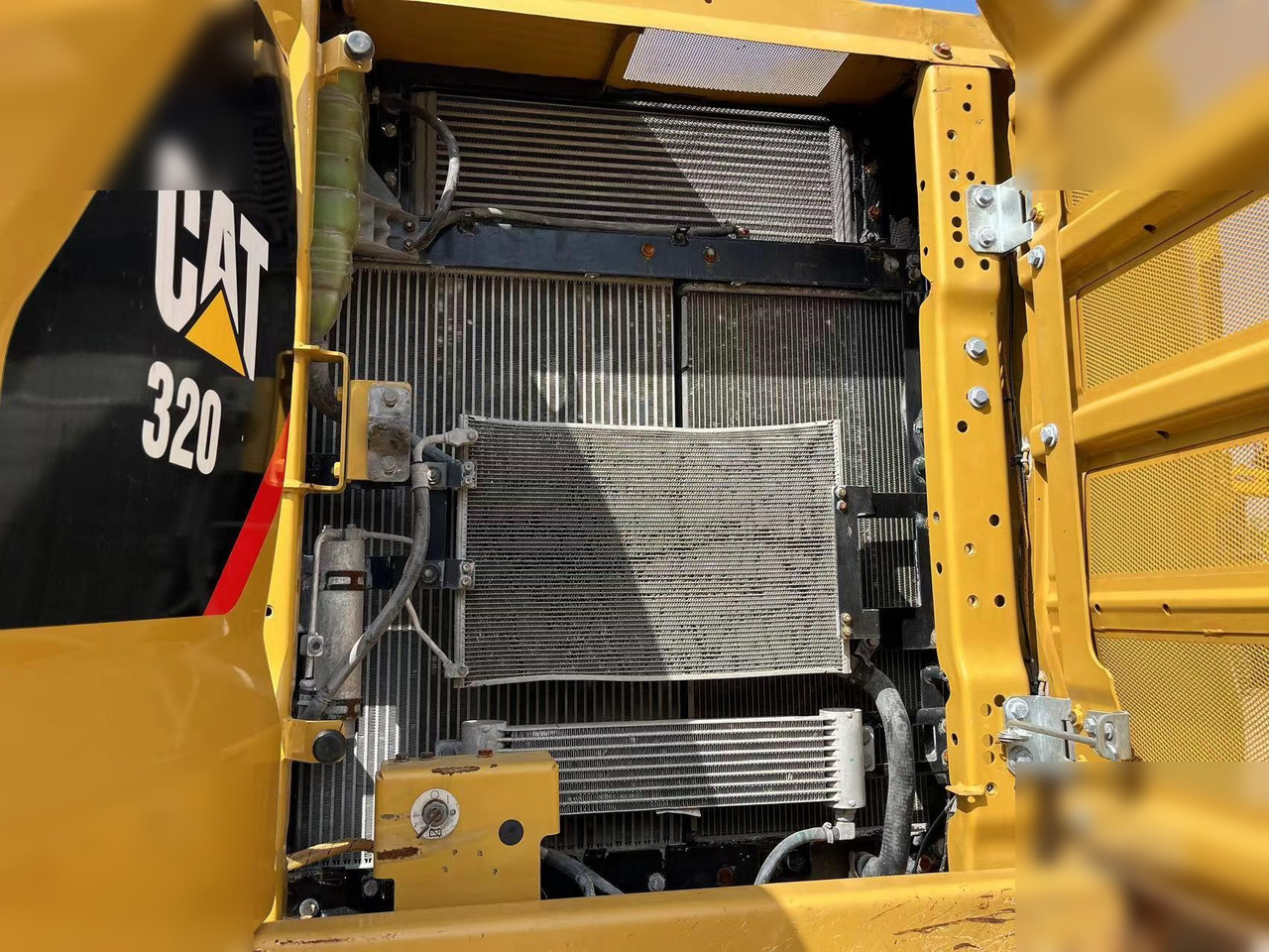 Bager gusjeničar CATERPILLAR 320: slika Bager gusjeničar CATERPILLAR 320