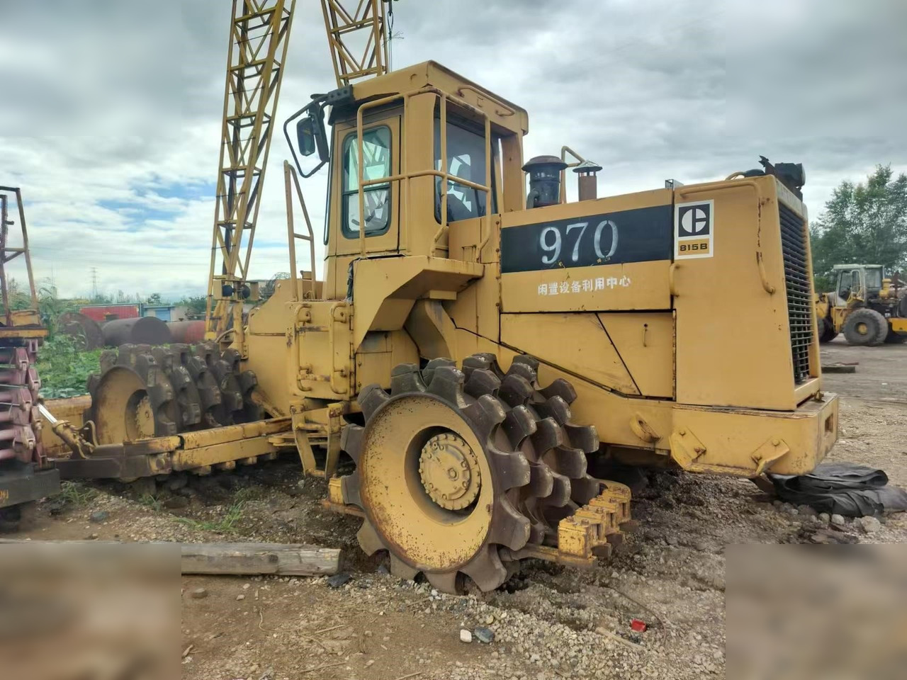 CATERPILLAR 815B - Cestovni valjak: slika CATERPILLAR 815B - Cestovni valjak CATERPILLAR 815B - Cestovni valjak: slika CATERPILLAR 815B - Cestovni valjak