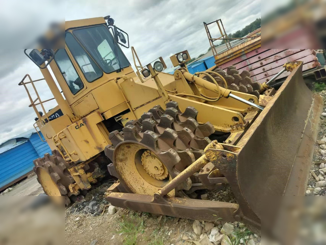 CATERPILLAR 815B - Cestovni valjak: slika CATERPILLAR 815B - Cestovni valjak CATERPILLAR 815B - Cestovni valjak: slika CATERPILLAR 815B - Cestovni valjak