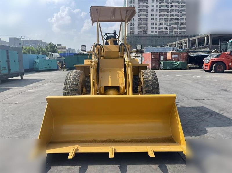 Utovarivač na kotačima CATERPILLAR 910: slika Utovarivač na kotačima CATERPILLAR 910