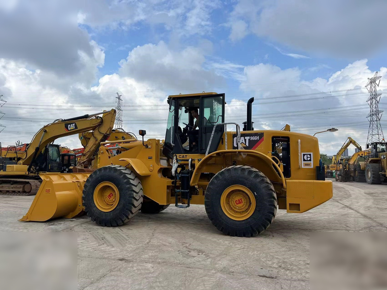 CATERPILLAR 966H - Utovarivač na kotačima: slika CATERPILLAR 966H - Utovarivač na kotačima CATERPILLAR 966H - Utovarivač na kotačima: slika CATERPILLAR 966H - Utovarivač na kotačima