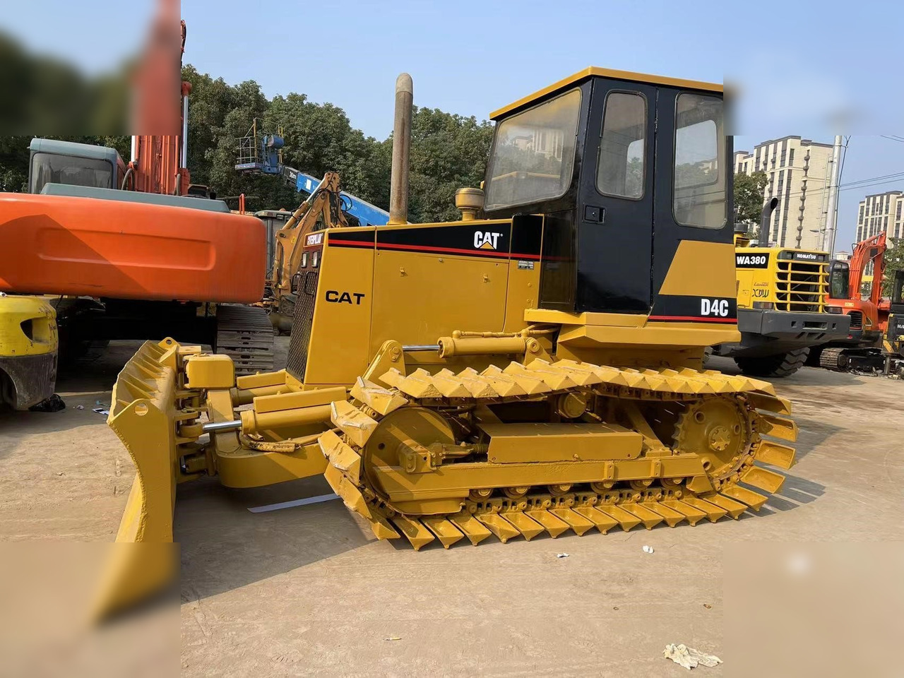 CATERPILLAR D4C - Buldožer: slika CATERPILLAR D4C - Buldožer CATERPILLAR D4C - Buldožer: slika CATERPILLAR D4C - Buldožer