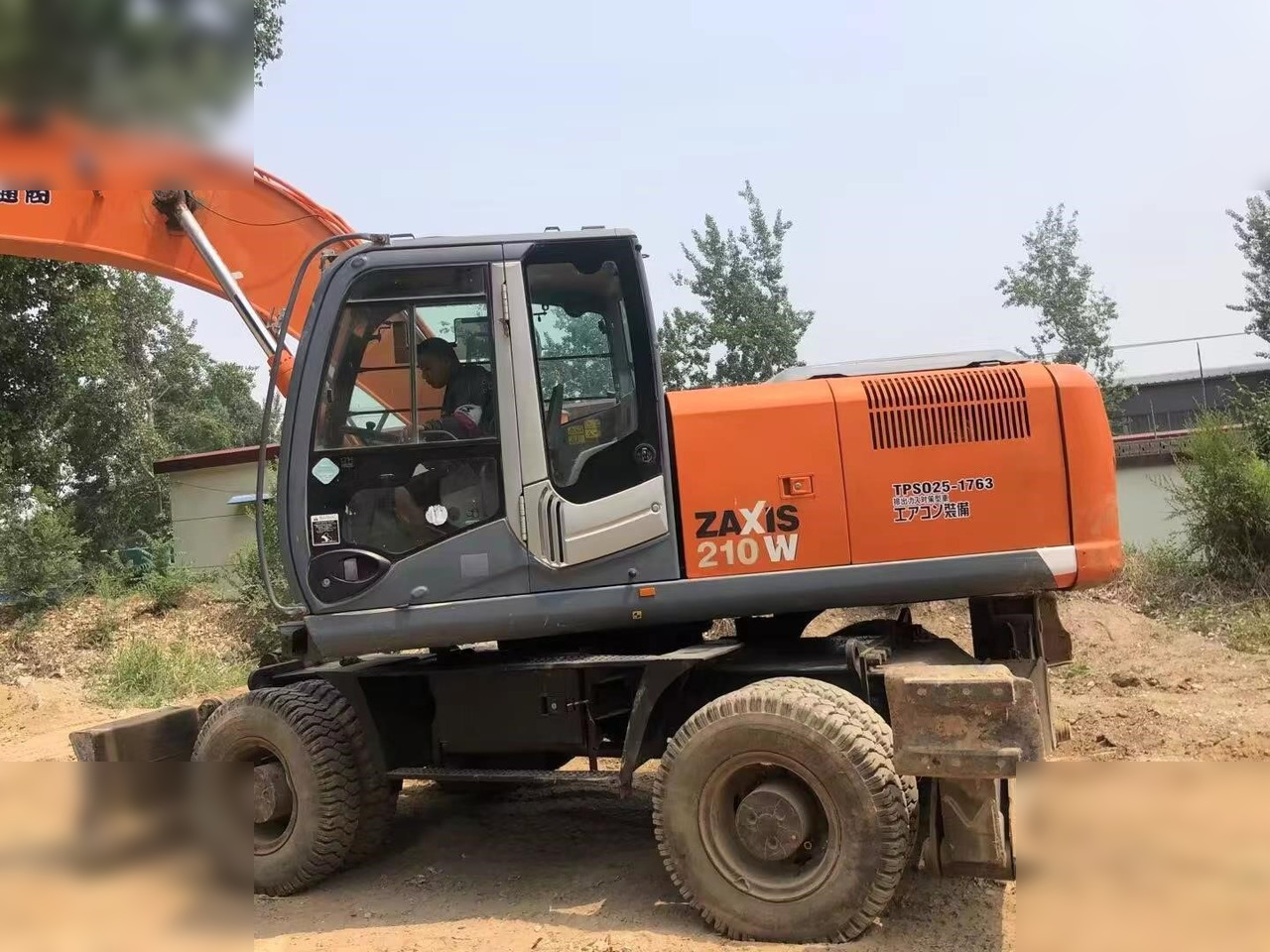 HITACHI ZX210W - Bager na kotačima: slika HITACHI ZX210W - Bager na kotačima HITACHI ZX210W - Bager na kotačima: slika HITACHI ZX210W - Bager na kotačima