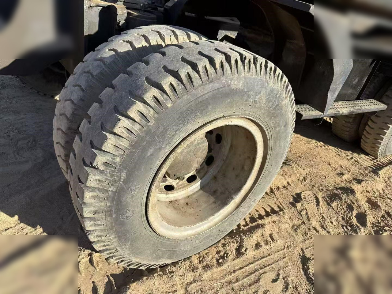 Bager na kotačima HYUNDAI ROBEX 150W-7A: slika Bager na kotačima HYUNDAI ROBEX 150W-7A