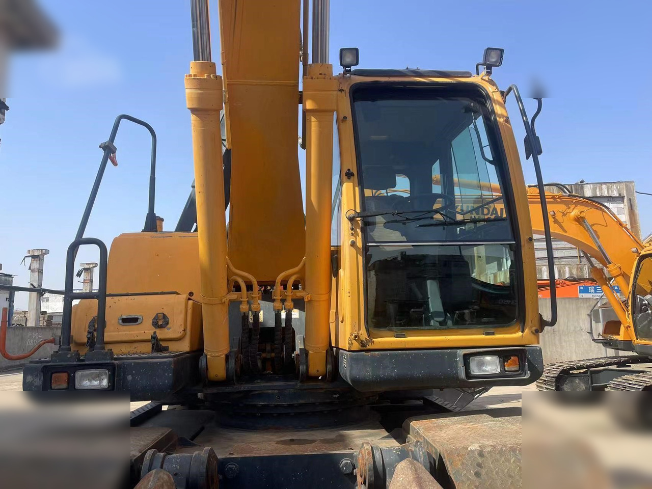 HYUNDAI ROBEX 210W-9 - Bager na kotačima: slika HYUNDAI ROBEX 210W-9 - Bager na kotačima HYUNDAI ROBEX 210W-9 - Bager na kotačima: slika HYUNDAI ROBEX 210W-9 - Bager na kotačima