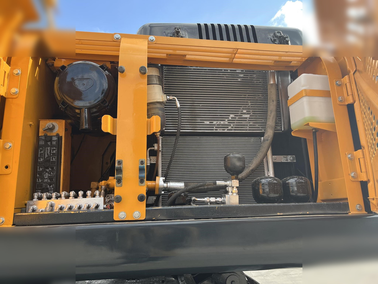 HYUNDAI ROBEX 210W-9 - Bager na kotačima: slika HYUNDAI ROBEX 210W-9 - Bager na kotačima HYUNDAI ROBEX 210W-9 - Bager na kotačima: slika HYUNDAI ROBEX 210W-9 - Bager na kotačima