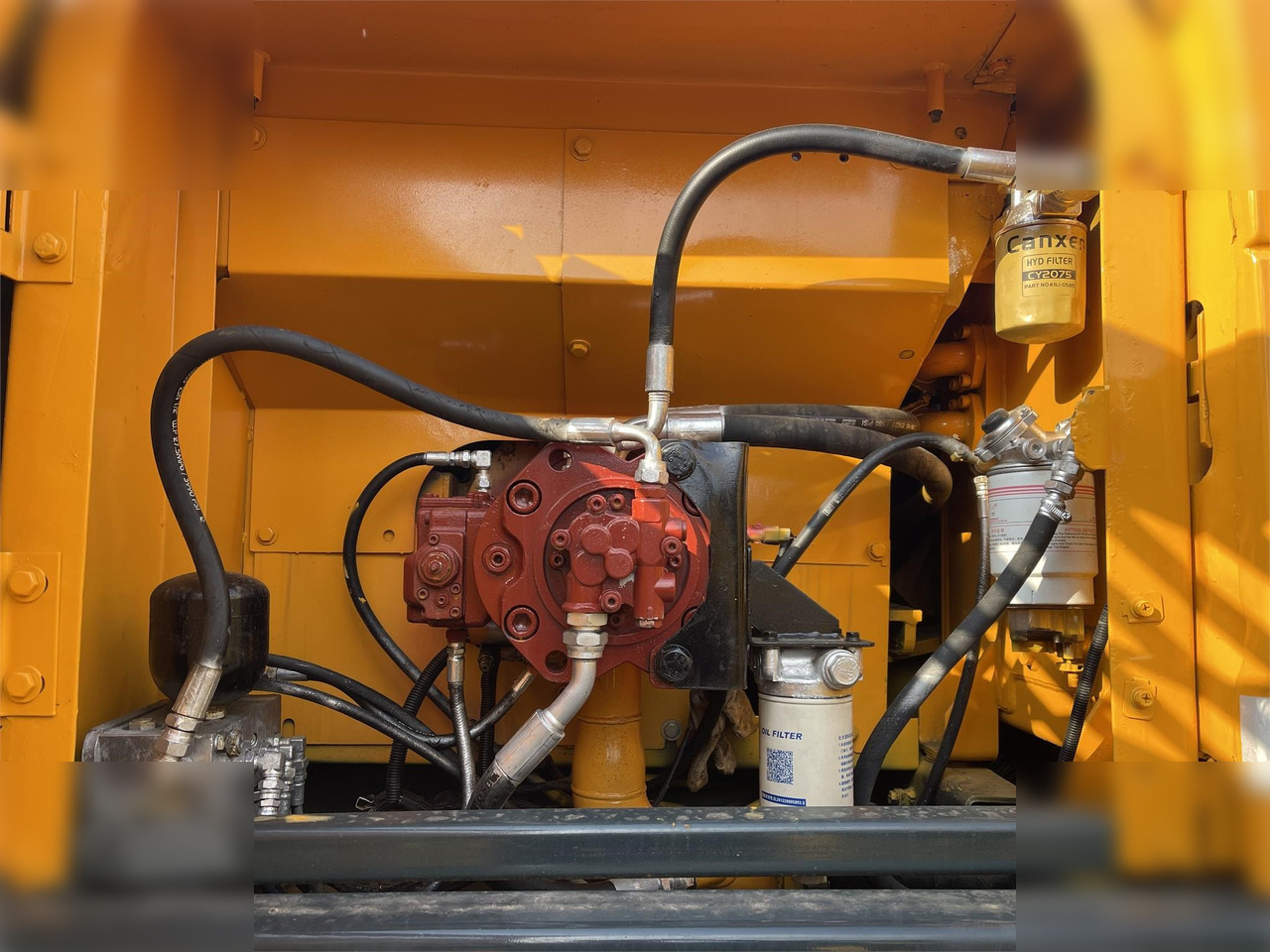 Zakup HYUNDAI ROBEX 220 LC-9S HYUNDAI ROBEX 220 LC-9S: slika Zakup HYUNDAI ROBEX 220 LC-9S HYUNDAI ROBEX 220 LC-9S