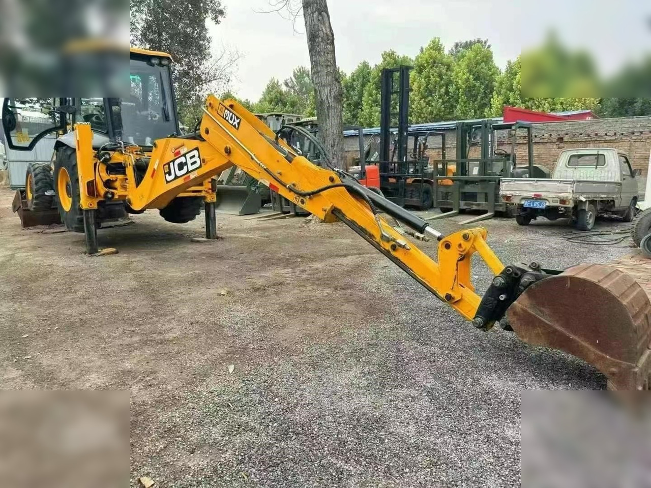 JCB 3CX - Rovokopač-utovarivač: slika JCB 3CX - Rovokopač-utovarivač JCB 3CX - Rovokopač-utovarivač: slika JCB 3CX - Rovokopač-utovarivač