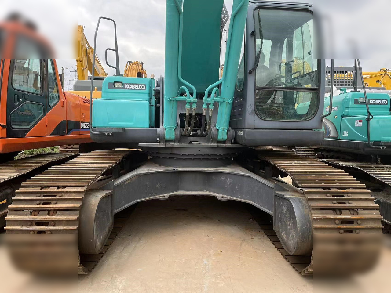 KOBELCO SK350D - Bager gusjeničar: slika KOBELCO SK350D - Bager gusjeničar KOBELCO SK350D - Bager gusjeničar: slika KOBELCO SK350D - Bager gusjeničar