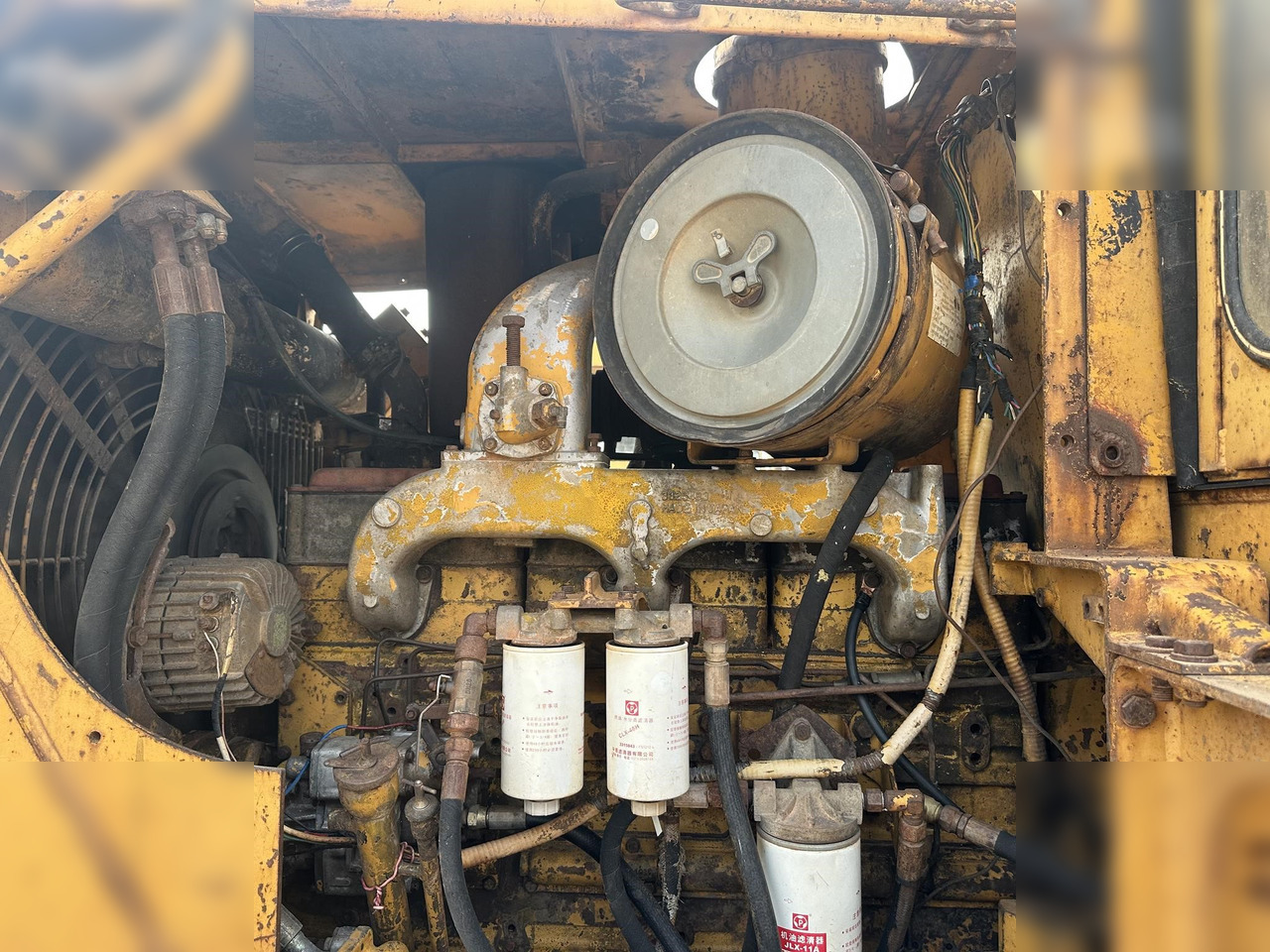 Buldožer KOMATSU D85-18: slika Buldožer KOMATSU D85-18