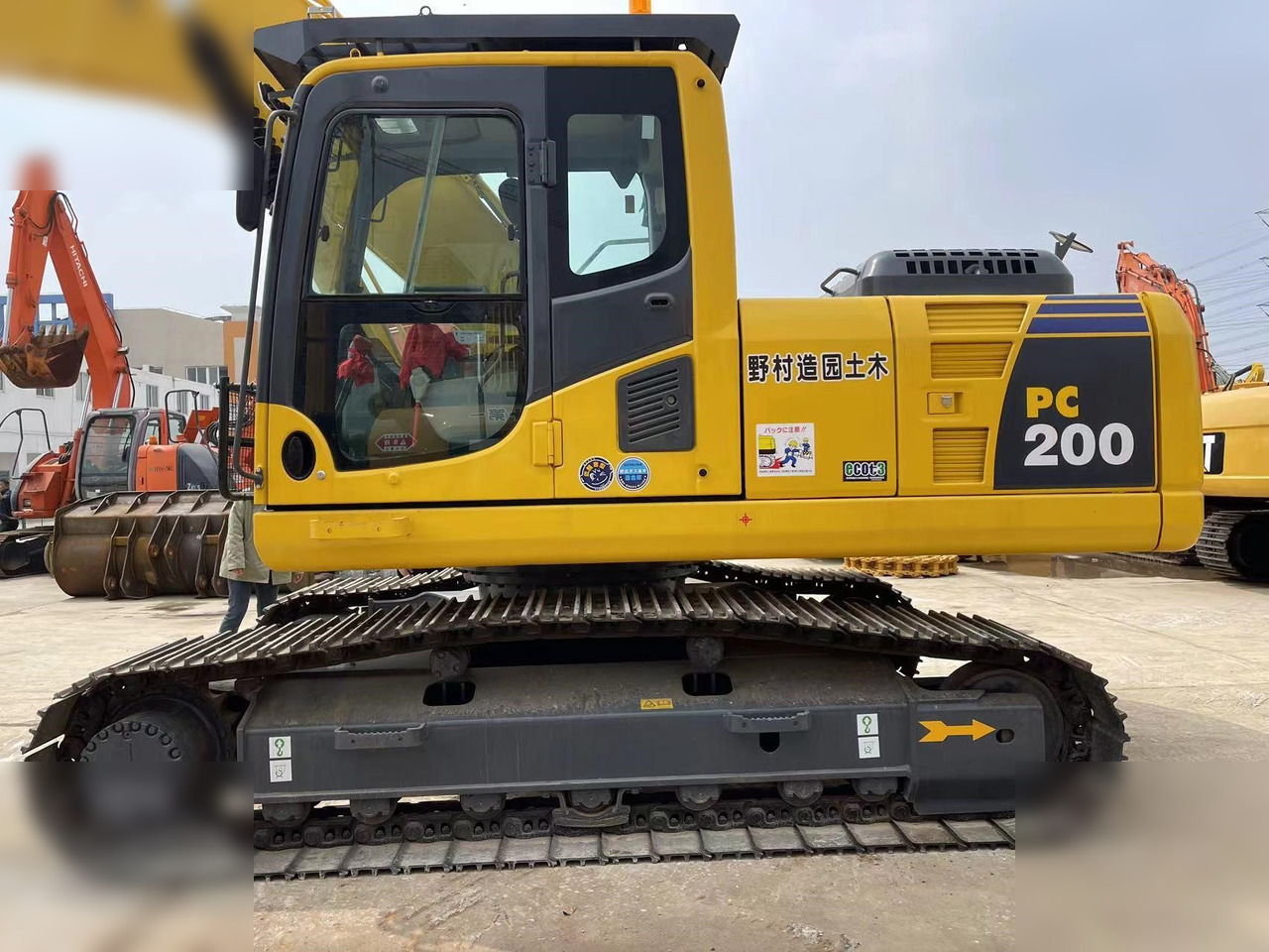 KOMATSU PC200-8 - Bager gusjeničar: slika KOMATSU PC200-8 - Bager gusjeničar KOMATSU PC200-8 - Bager gusjeničar: slika KOMATSU PC200-8 - Bager gusjeničar