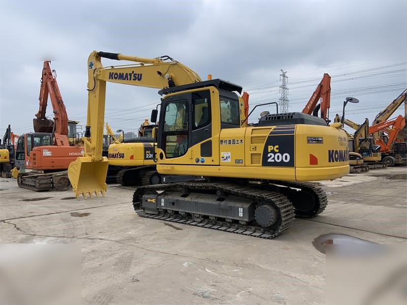 KOMATSU PC200-8 - Bager gusjeničar: slika KOMATSU PC200-8 - Bager gusjeničar KOMATSU PC200-8 - Bager gusjeničar: slika KOMATSU PC200-8 - Bager gusjeničar