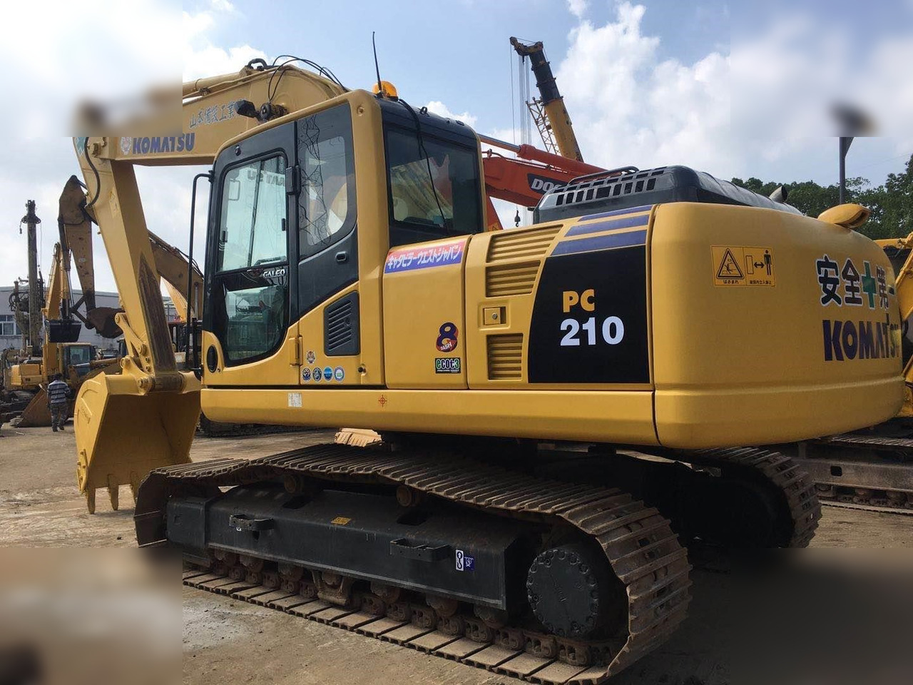 KOMATSU PC210-8N1 - Bager gusjeničar: slika KOMATSU PC210-8N1 - Bager gusjeničar KOMATSU PC210-8N1 - Bager gusjeničar: slika KOMATSU PC210-8N1 - Bager gusjeničar