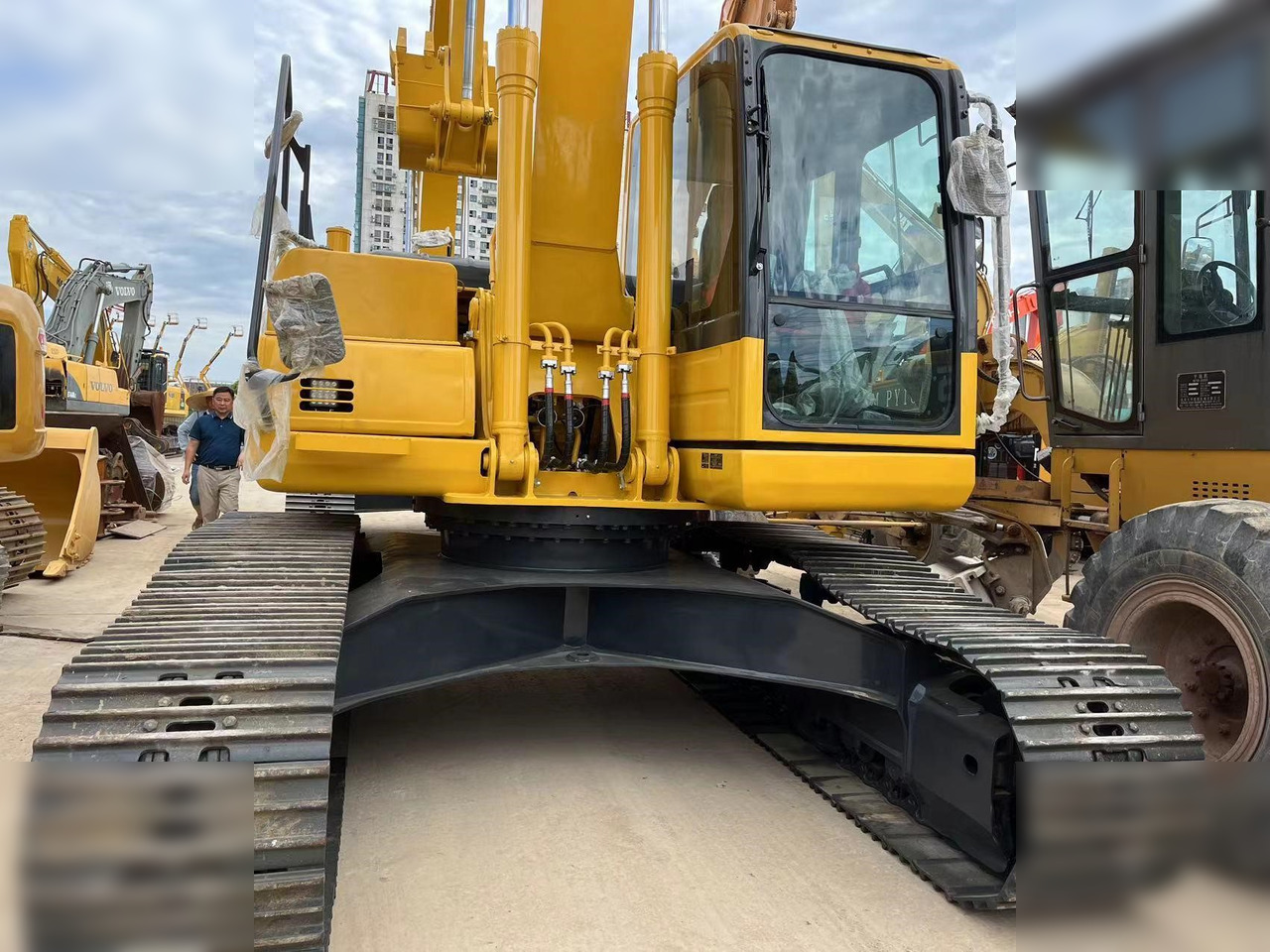 KOMATSU PC210 LC-8 - Bager gusjeničar: slika KOMATSU PC210 LC-8 - Bager gusjeničar KOMATSU PC210 LC-8 - Bager gusjeničar: slika KOMATSU PC210 LC-8 - Bager gusjeničar