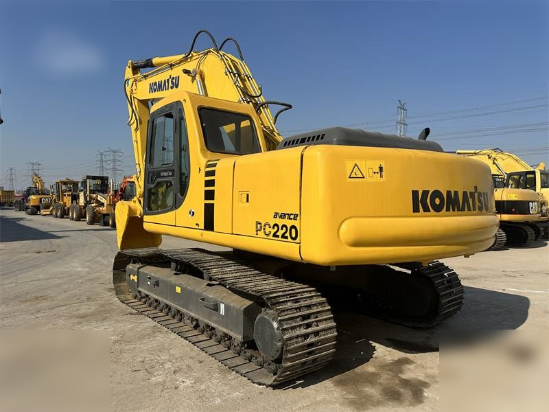 KOMATSU PC220-6 - Bager gusjeničar: slika KOMATSU PC220-6 - Bager gusjeničar KOMATSU PC220-6 - Bager gusjeničar: slika KOMATSU PC220-6 - Bager gusjeničar