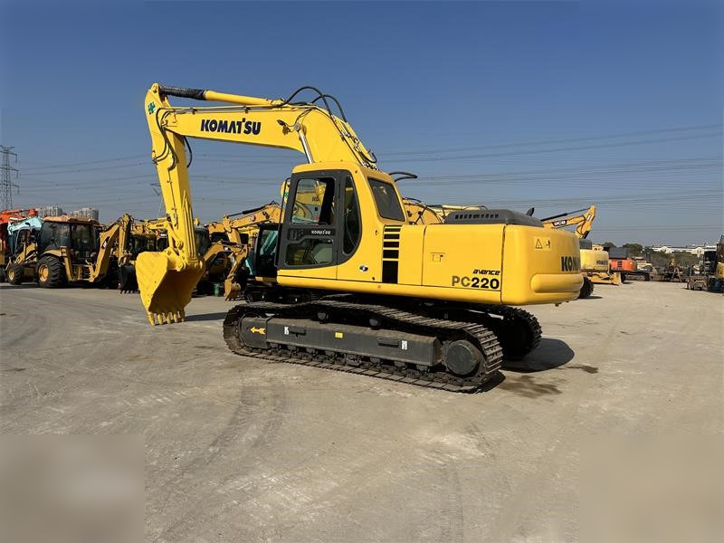 KOMATSU PC220-6 - Bager gusjeničar: slika KOMATSU PC220-6 - Bager gusjeničar KOMATSU PC220-6 - Bager gusjeničar: slika KOMATSU PC220-6 - Bager gusjeničar