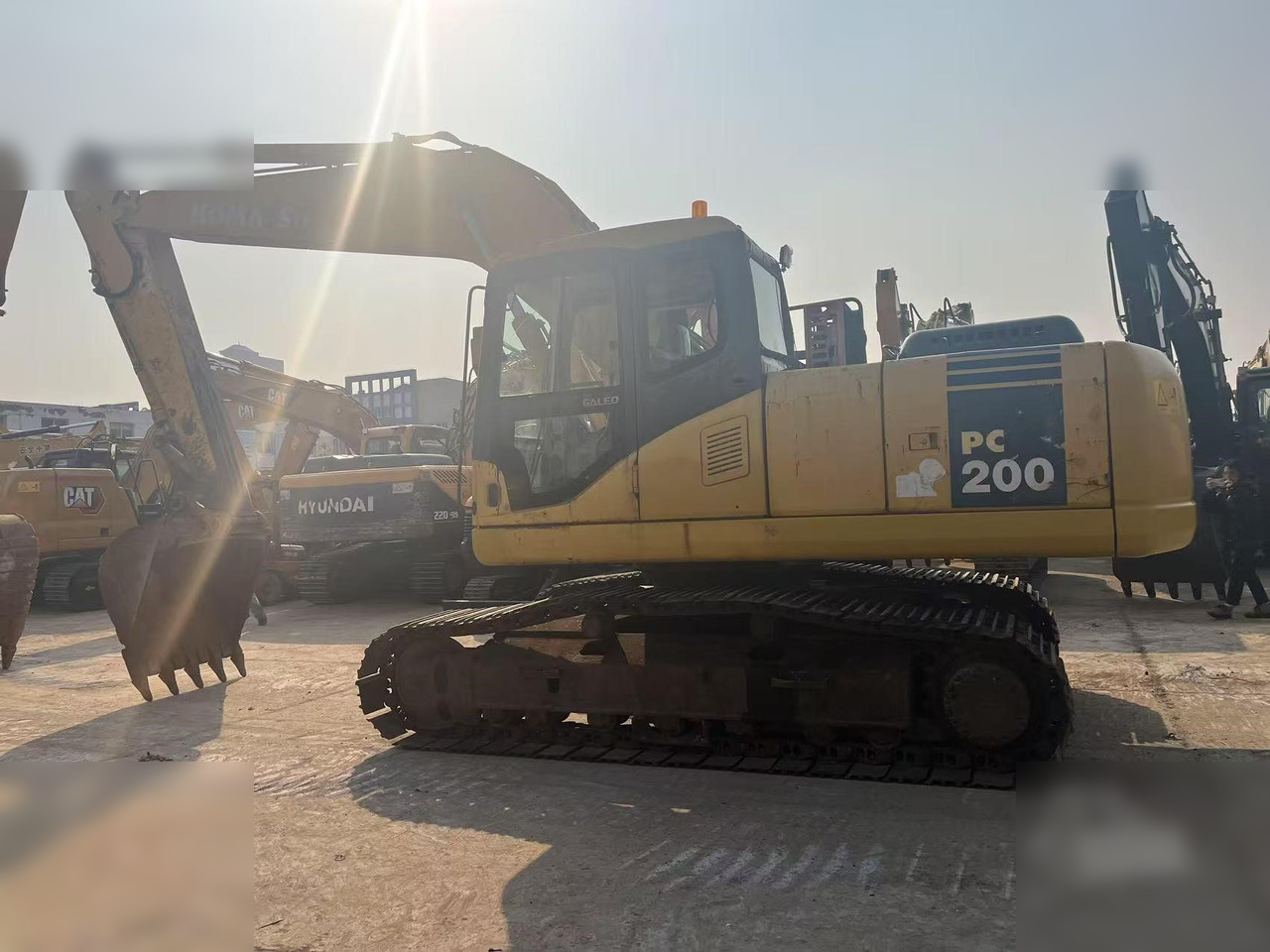 KOMATSU PC220-7 - Bager gusjeničar: slika KOMATSU PC220-7 - Bager gusjeničar KOMATSU PC220-7 - Bager gusjeničar: slika KOMATSU PC220-7 - Bager gusjeničar