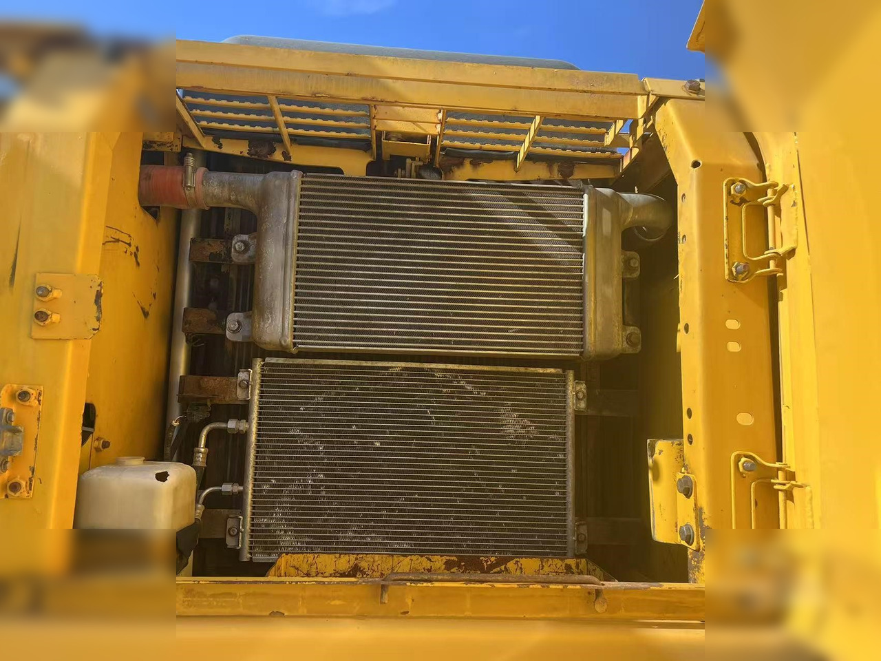 Zakup KOMATSU PC220-7 KOMATSU PC220-7: slika Zakup KOMATSU PC220-7 KOMATSU PC220-7