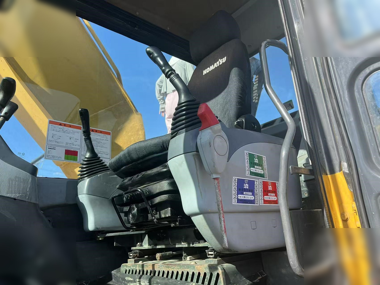 Zakup KOMATSU PC220-7 KOMATSU PC220-7: slika Zakup KOMATSU PC220-7 KOMATSU PC220-7