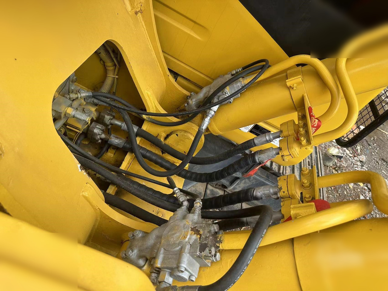 KOMATSU PC220-7 - Bager gusjeničar: slika KOMATSU PC220-7 - Bager gusjeničar KOMATSU PC220-7 - Bager gusjeničar: slika KOMATSU PC220-7 - Bager gusjeničar