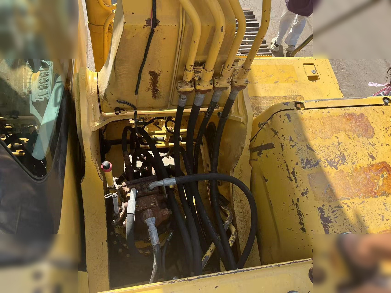 Zakup KOMATSU PC220-7 KOMATSU PC220-7: slika Zakup KOMATSU PC220-7 KOMATSU PC220-7