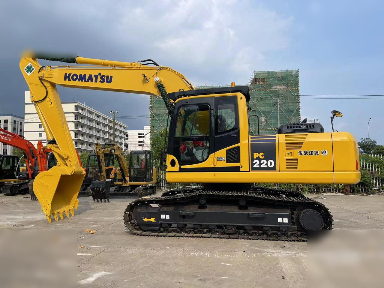 Zakup KOMATSU PC220-8 KOMATSU PC220-8: slika Zakup KOMATSU PC220-8 KOMATSU PC220-8