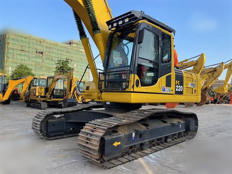 KOMATSU PC220-8 - Bager gusjeničar: slika KOMATSU PC220-8 - Bager gusjeničar KOMATSU PC220-8 - Bager gusjeničar: slika KOMATSU PC220-8 - Bager gusjeničar