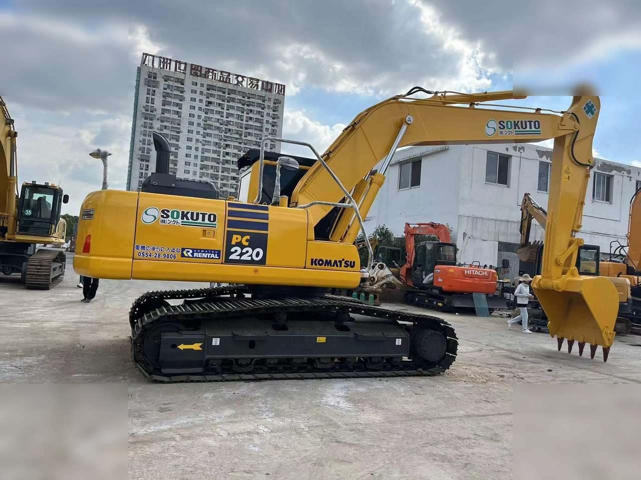 KOMATSU PC220-8 - Bager gusjeničar: slika KOMATSU PC220-8 - Bager gusjeničar KOMATSU PC220-8 - Bager gusjeničar: slika KOMATSU PC220-8 - Bager gusjeničar