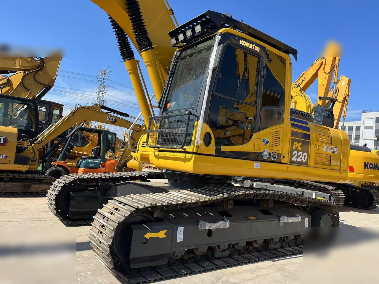 KOMATSU PC220-8 - Bager gusjeničar: slika KOMATSU PC220-8 - Bager gusjeničar KOMATSU PC220-8 - Bager gusjeničar: slika KOMATSU PC220-8 - Bager gusjeničar