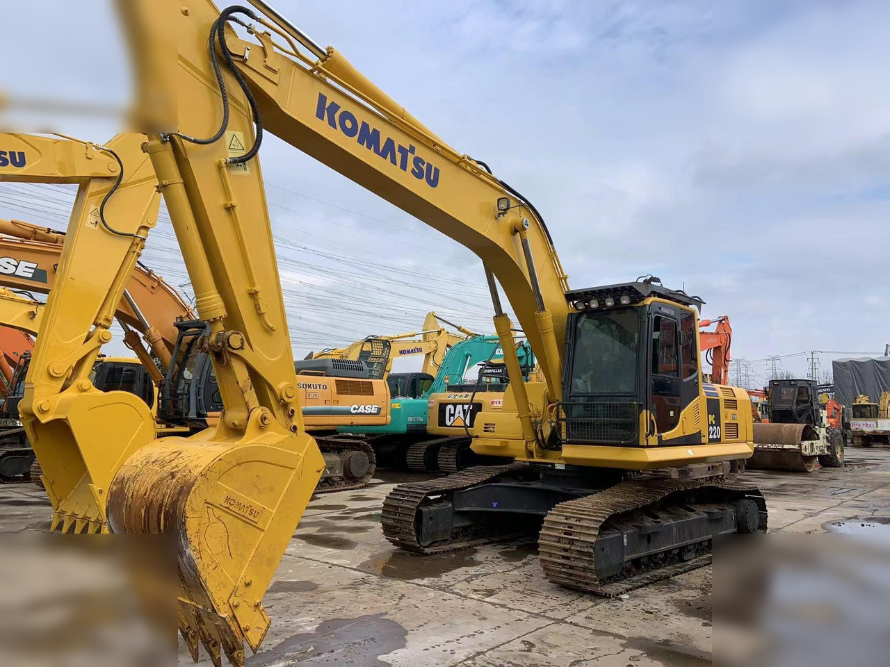 KOMATSU PC220-8 - Bager gusjeničar: slika KOMATSU PC220-8 - Bager gusjeničar KOMATSU PC220-8 - Bager gusjeničar: slika KOMATSU PC220-8 - Bager gusjeničar