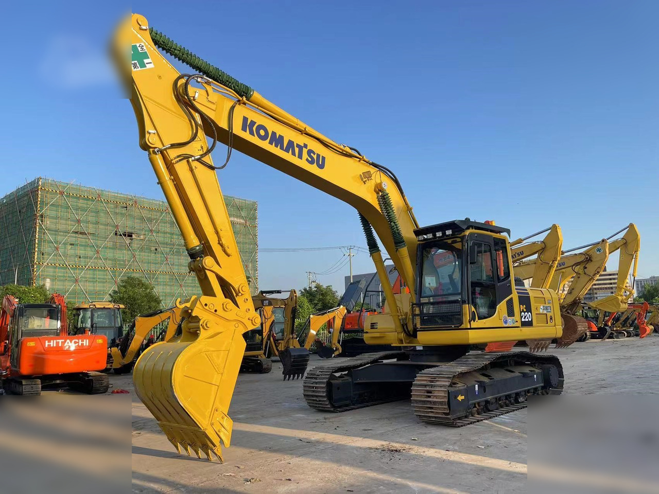 KOMATSU PC220-8 - Bager gusjeničar: slika KOMATSU PC220-8 - Bager gusjeničar KOMATSU PC220-8 - Bager gusjeničar: slika KOMATSU PC220-8 - Bager gusjeničar