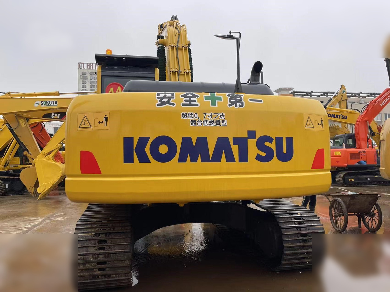 KOMATSU PC220-8 - Bager gusjeničar: slika KOMATSU PC220-8 - Bager gusjeničar KOMATSU PC220-8 - Bager gusjeničar: slika KOMATSU PC220-8 - Bager gusjeničar