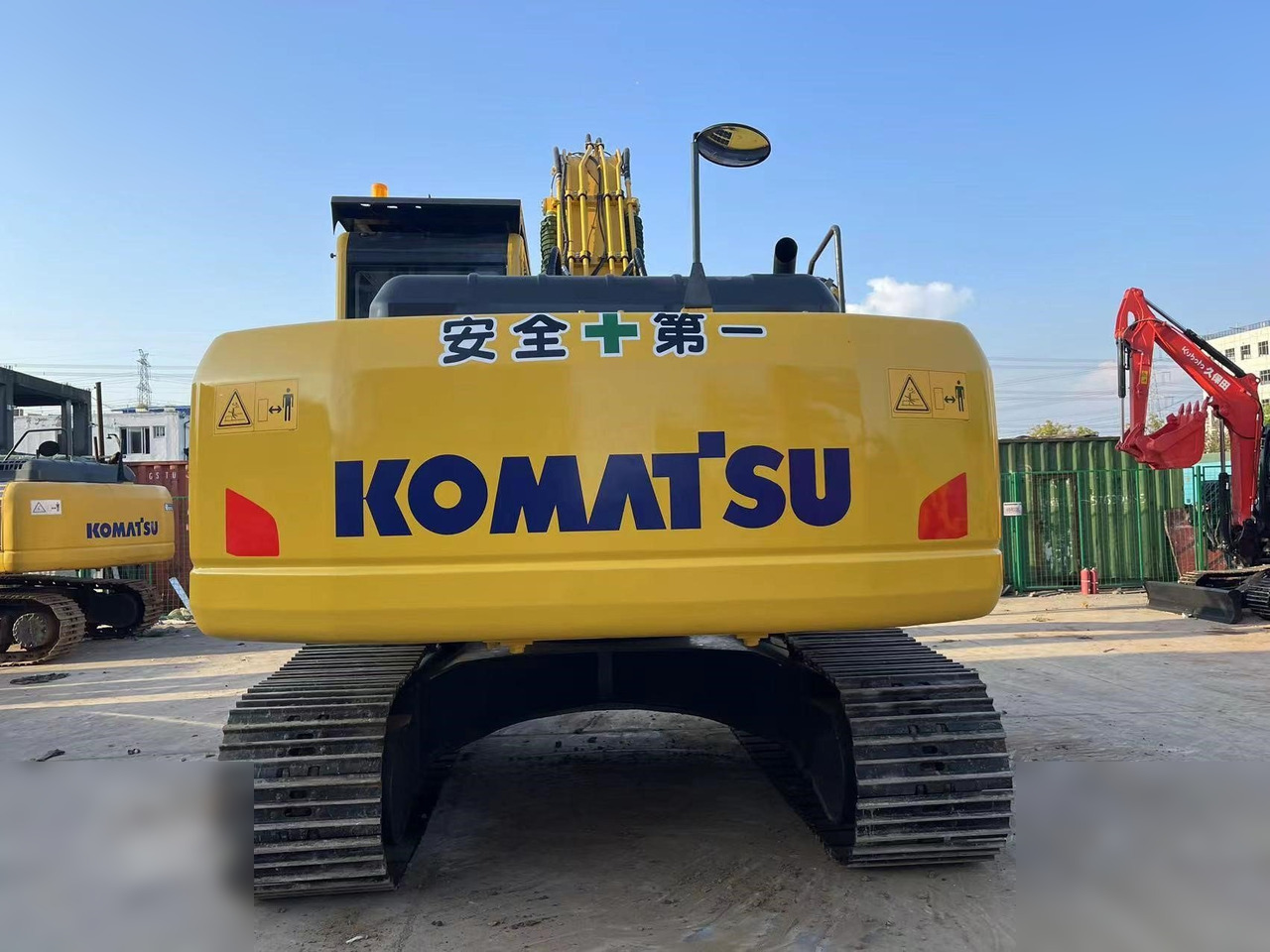KOMATSU PC220-8 - Bager gusjeničar: slika KOMATSU PC220-8 - Bager gusjeničar KOMATSU PC220-8 - Bager gusjeničar: slika KOMATSU PC220-8 - Bager gusjeničar