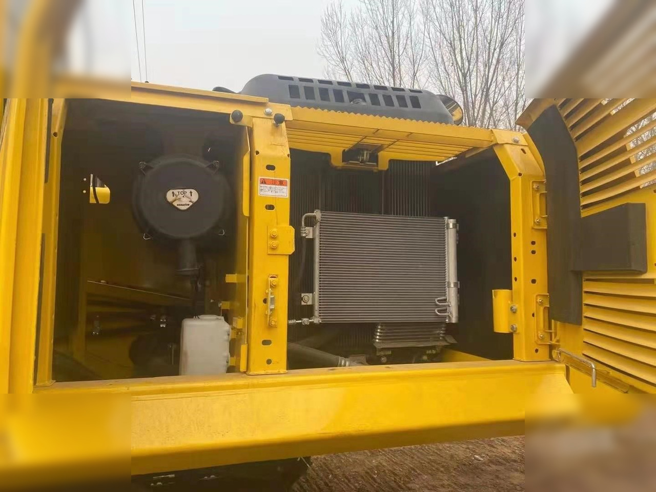 KOMATSU PC220-8 - Bager gusjeničar: slika KOMATSU PC220-8 - Bager gusjeničar KOMATSU PC220-8 - Bager gusjeničar: slika KOMATSU PC220-8 - Bager gusjeničar