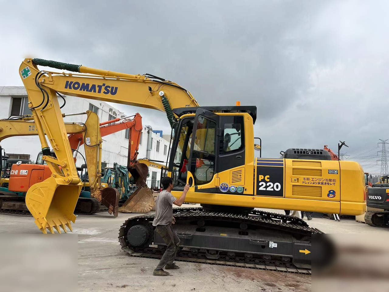 KOMATSU PC220-8 - Bager gusjeničar: slika KOMATSU PC220-8 - Bager gusjeničar KOMATSU PC220-8 - Bager gusjeničar: slika KOMATSU PC220-8 - Bager gusjeničar