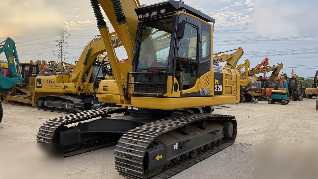 KOMATSU PC220-8 - Bager gusjeničar: slika KOMATSU PC220-8 - Bager gusjeničar KOMATSU PC220-8 - Bager gusjeničar: slika KOMATSU PC220-8 - Bager gusjeničar