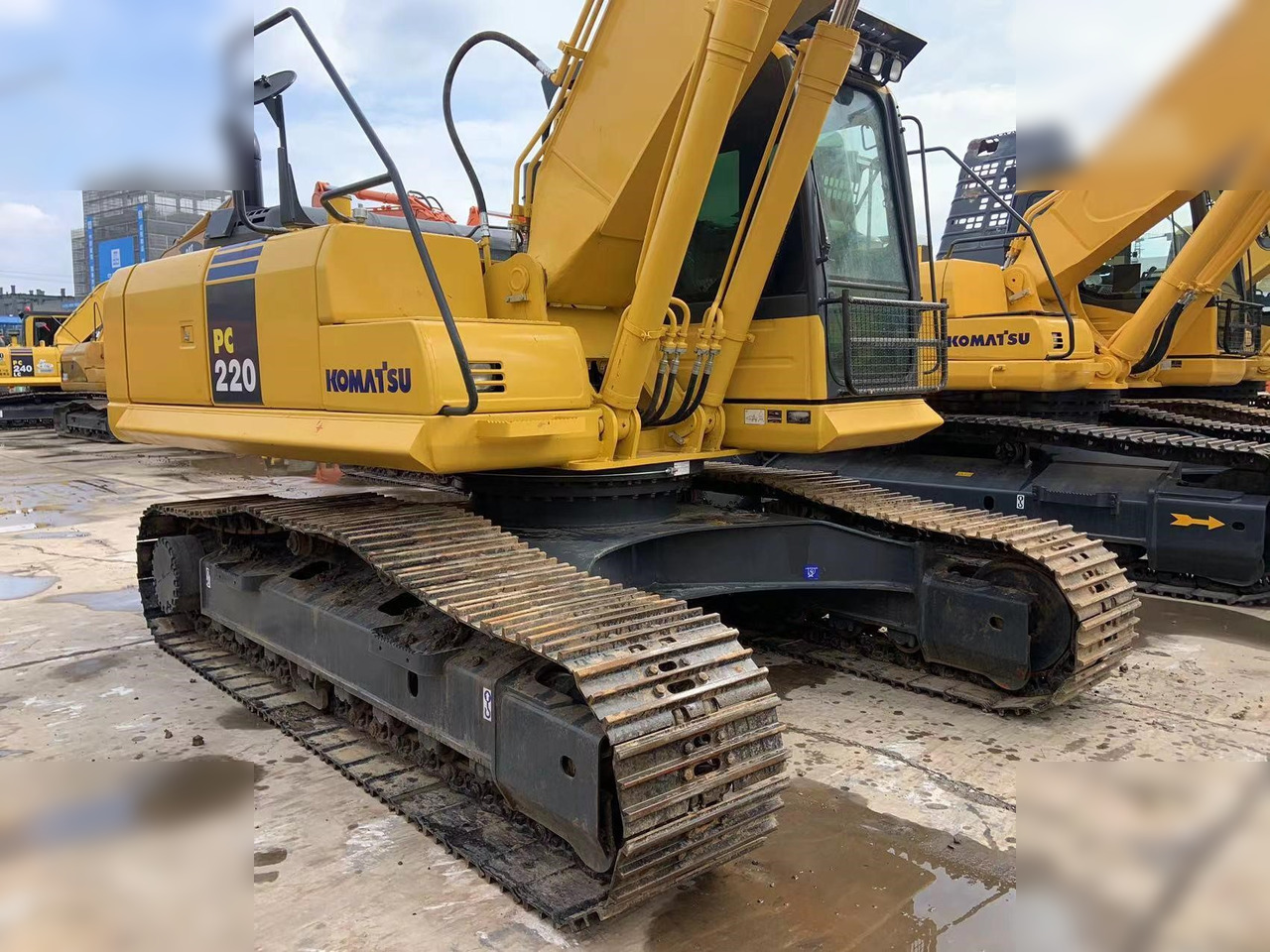 KOMATSU PC220-8 - Bager gusjeničar: slika KOMATSU PC220-8 - Bager gusjeničar KOMATSU PC220-8 - Bager gusjeničar: slika KOMATSU PC220-8 - Bager gusjeničar