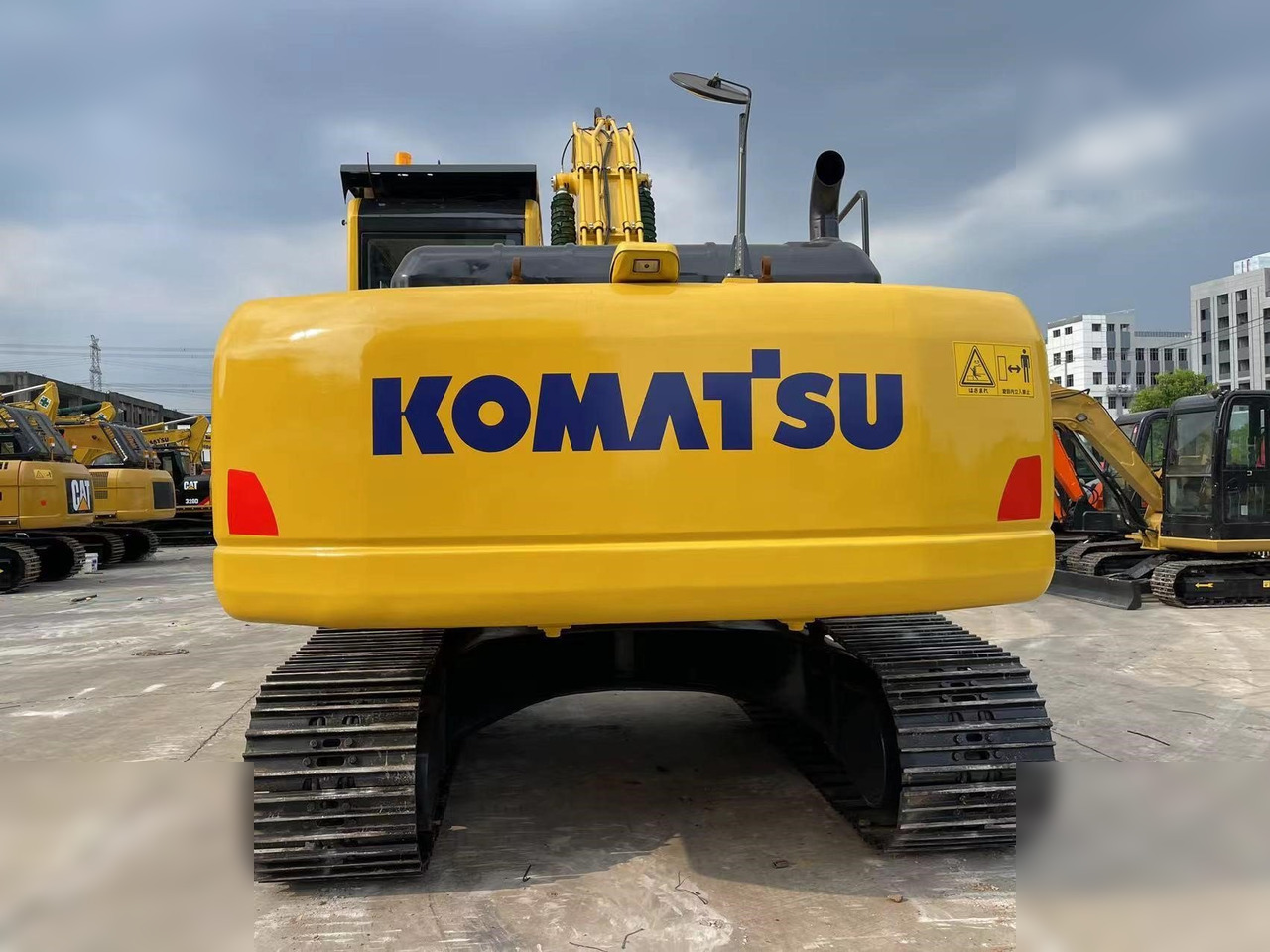 KOMATSU PC220-8 - Bager gusjeničar: slika KOMATSU PC220-8 - Bager gusjeničar KOMATSU PC220-8 - Bager gusjeničar: slika KOMATSU PC220-8 - Bager gusjeničar