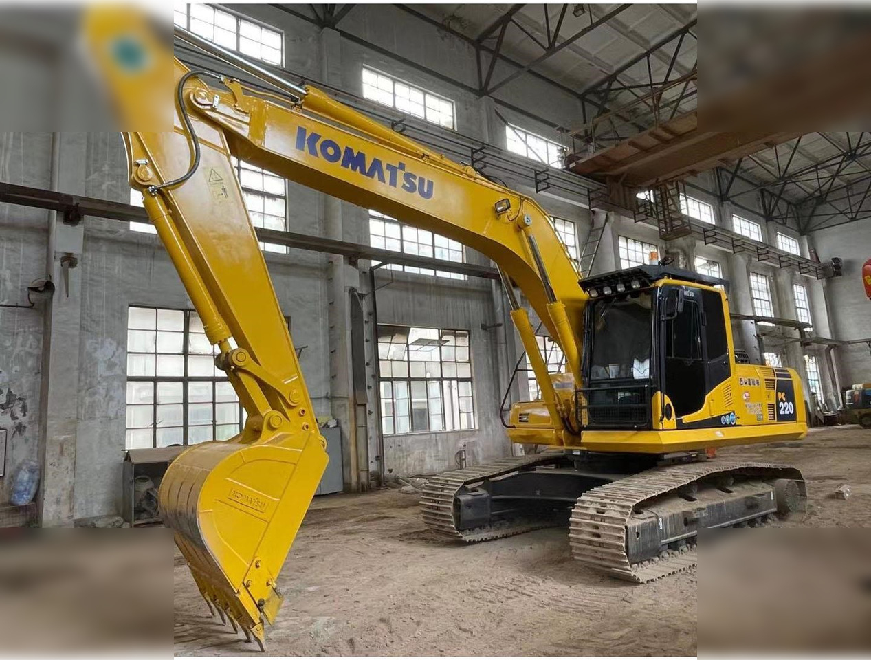 KOMATSU PC220-8N1 - Bager gusjeničar: slika KOMATSU PC220-8N1 - Bager gusjeničar KOMATSU PC220-8N1 - Bager gusjeničar: slika KOMATSU PC220-8N1 - Bager gusjeničar