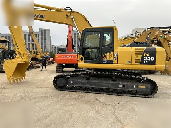 KOMATSU PC240 LC-8 - Bager gusjeničar: slika KOMATSU PC240 LC-8 - Bager gusjeničar KOMATSU PC240 LC-8 - Bager gusjeničar: slika KOMATSU PC240 LC-8 - Bager gusjeničar