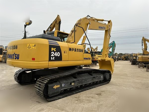 KOMATSU PC240 LC-8 - Bager gusjeničar: slika KOMATSU PC240 LC-8 - Bager gusjeničar KOMATSU PC240 LC-8 - Bager gusjeničar: slika KOMATSU PC240 LC-8 - Bager gusjeničar