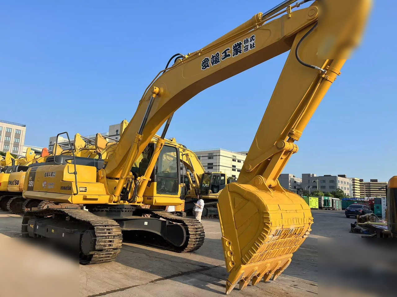 KOMATSU PC350-7 - Bager gusjeničar: slika KOMATSU PC350-7 - Bager gusjeničar KOMATSU PC350-7 - Bager gusjeničar: slika KOMATSU PC350-7 - Bager gusjeničar