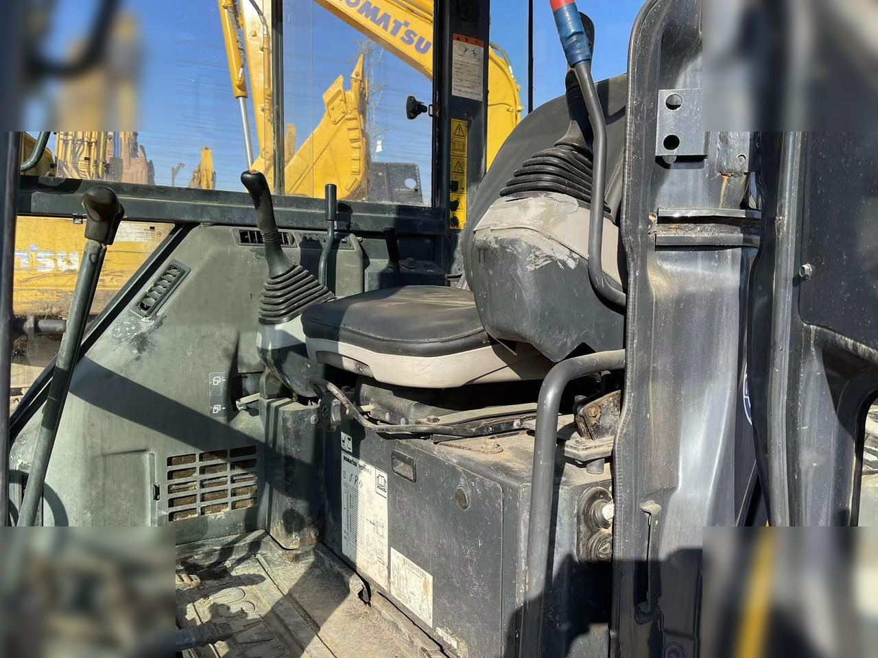 KOMATSU PC35MR-2 - Mini bager: slika KOMATSU PC35MR-2 - Mini bager KOMATSU PC35MR-2 - Mini bager: slika KOMATSU PC35MR-2 - Mini bager