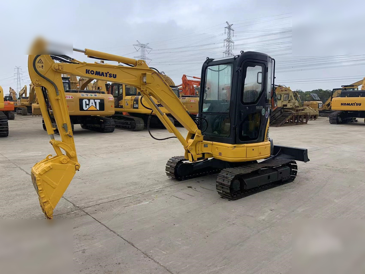 KOMATSU PC35MR-2 - Mini bager: slika KOMATSU PC35MR-2 - Mini bager KOMATSU PC35MR-2 - Mini bager: slika KOMATSU PC35MR-2 - Mini bager